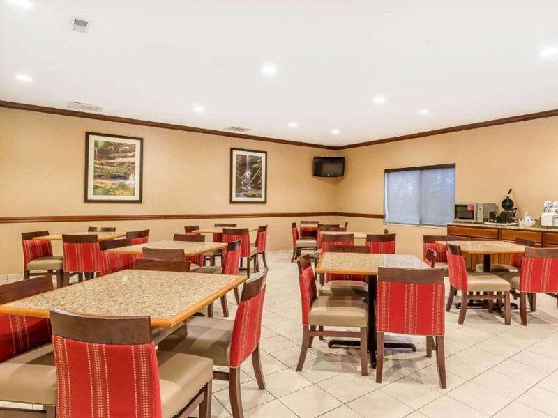 Comfort Inn & Suites East Moline Near I-80 Esterno foto