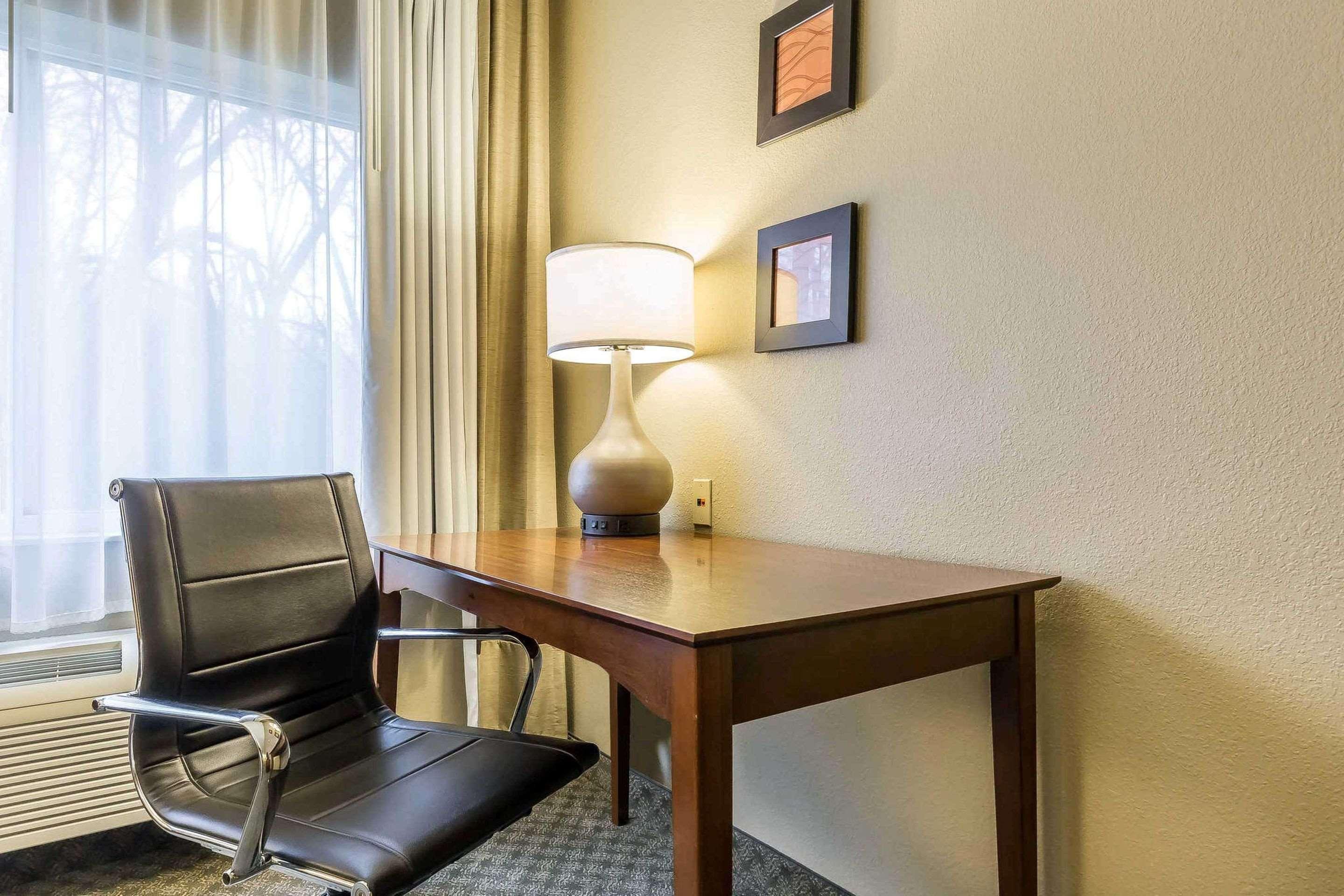 Comfort Inn & Suites East Moline Near I-80 Esterno foto