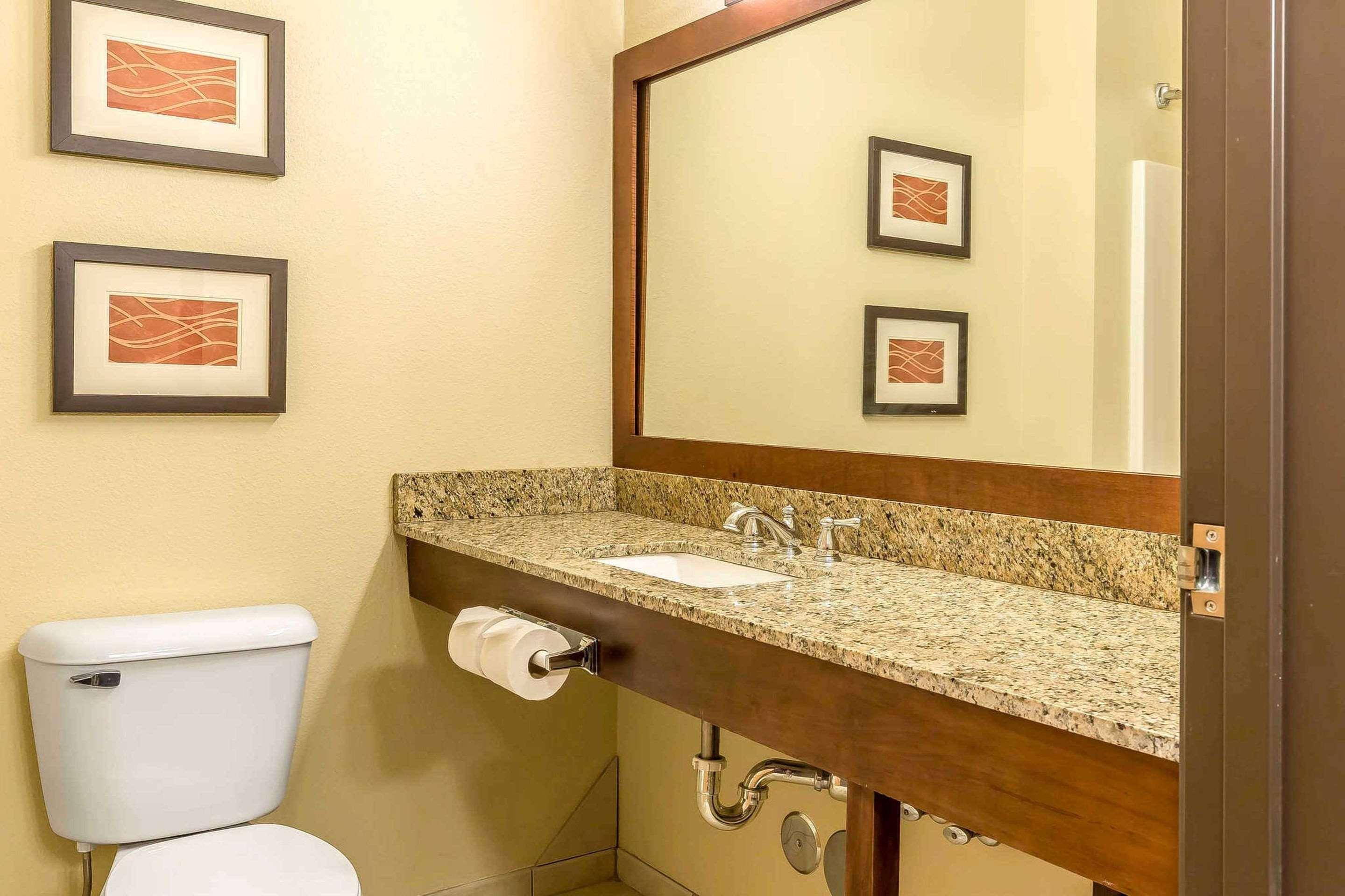 Comfort Inn & Suites East Moline Near I-80 Esterno foto