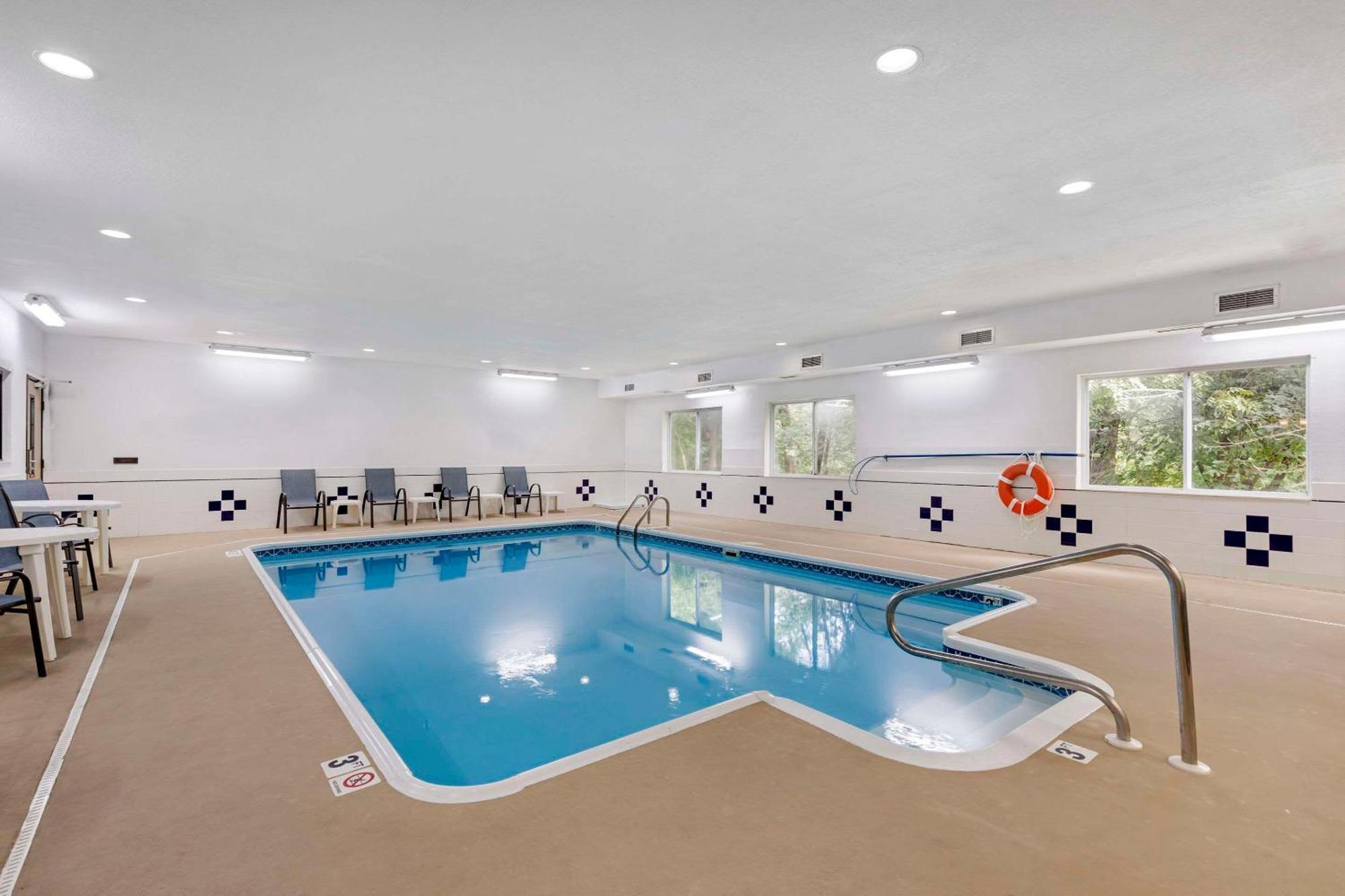 Comfort Inn & Suites East Moline Near I-80 Esterno foto