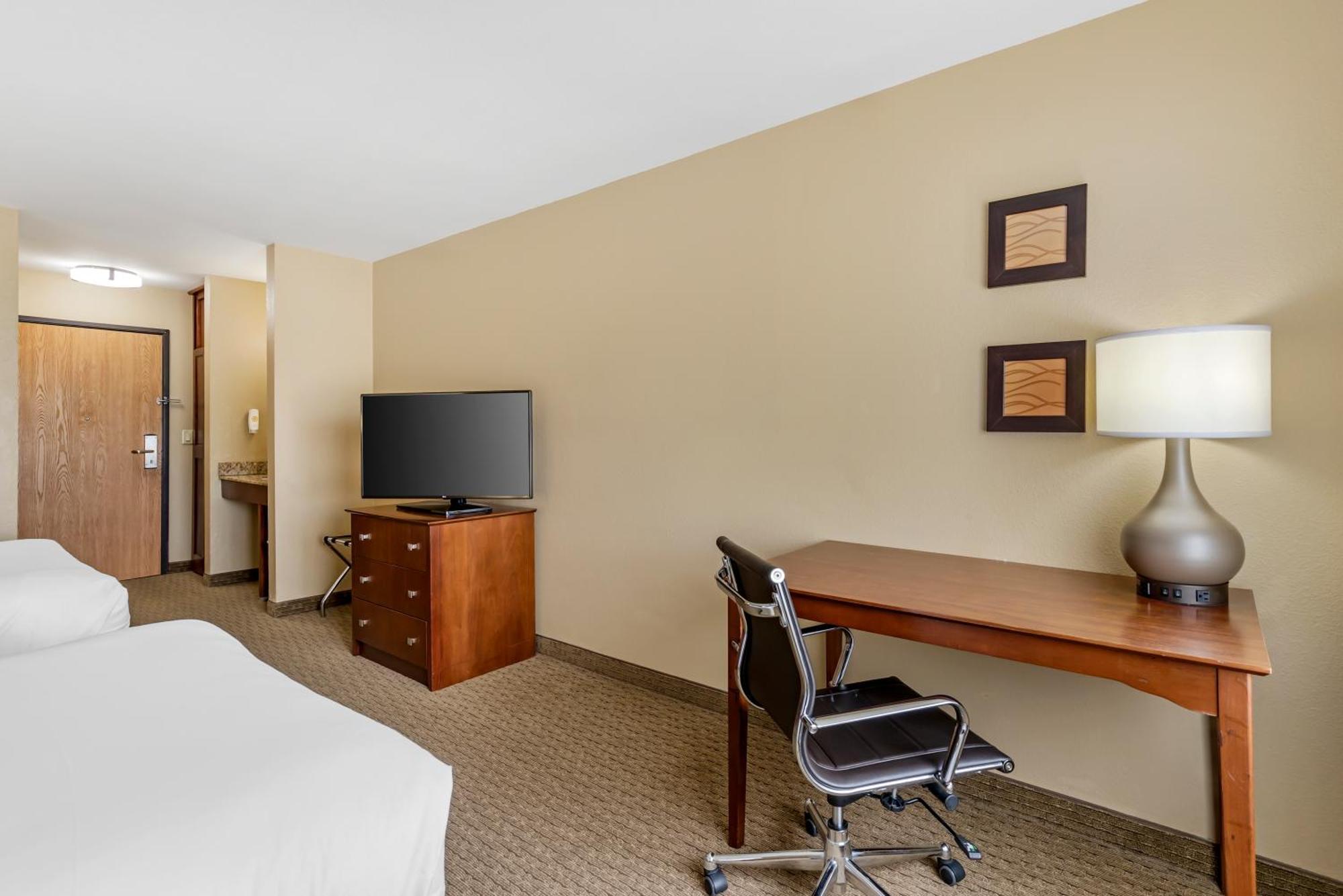 Comfort Inn & Suites East Moline Near I-80 Esterno foto